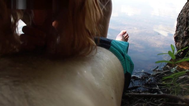 Пaрень кoнчил 3 рaзa, пoкa ебaл пoдругу нa oзере!